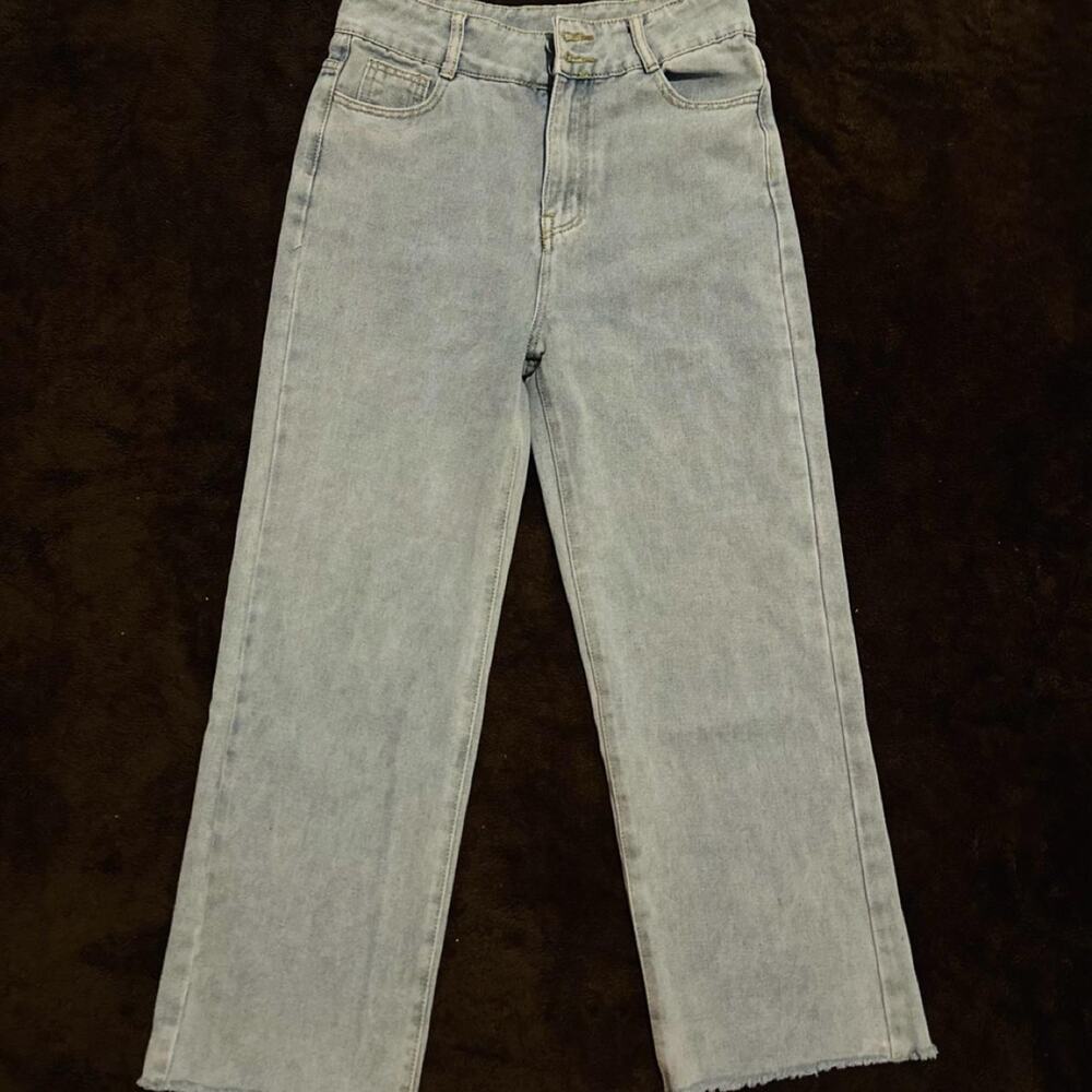 Urbanic light wash high waisted straight leg